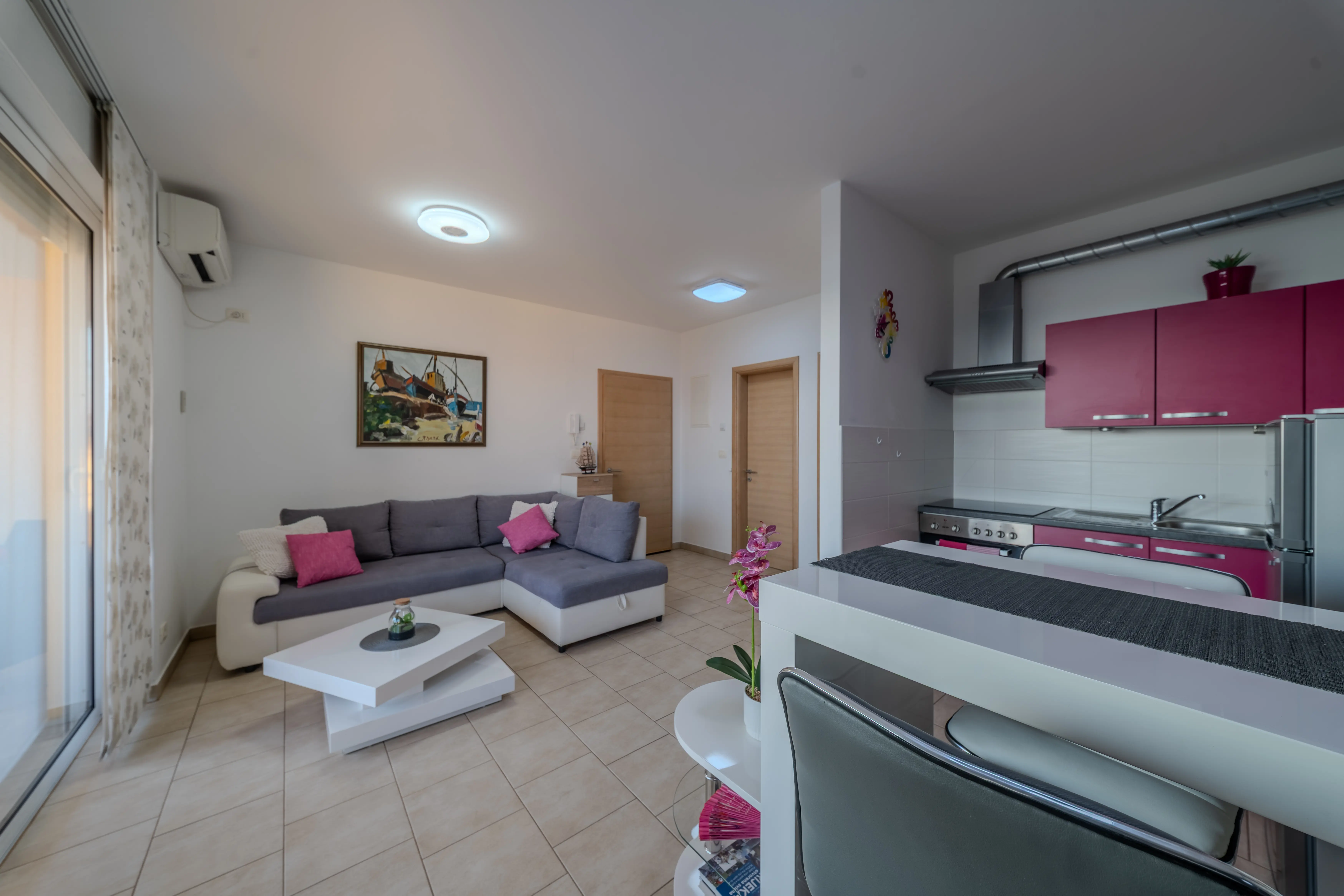 Dnevni boravak s pogledom na more u apartmanu Heaven Hill